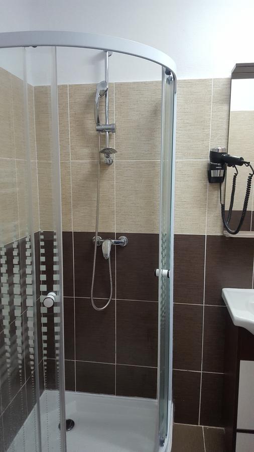 Vila Alex Hotell Călimăneşti Exteriör bild